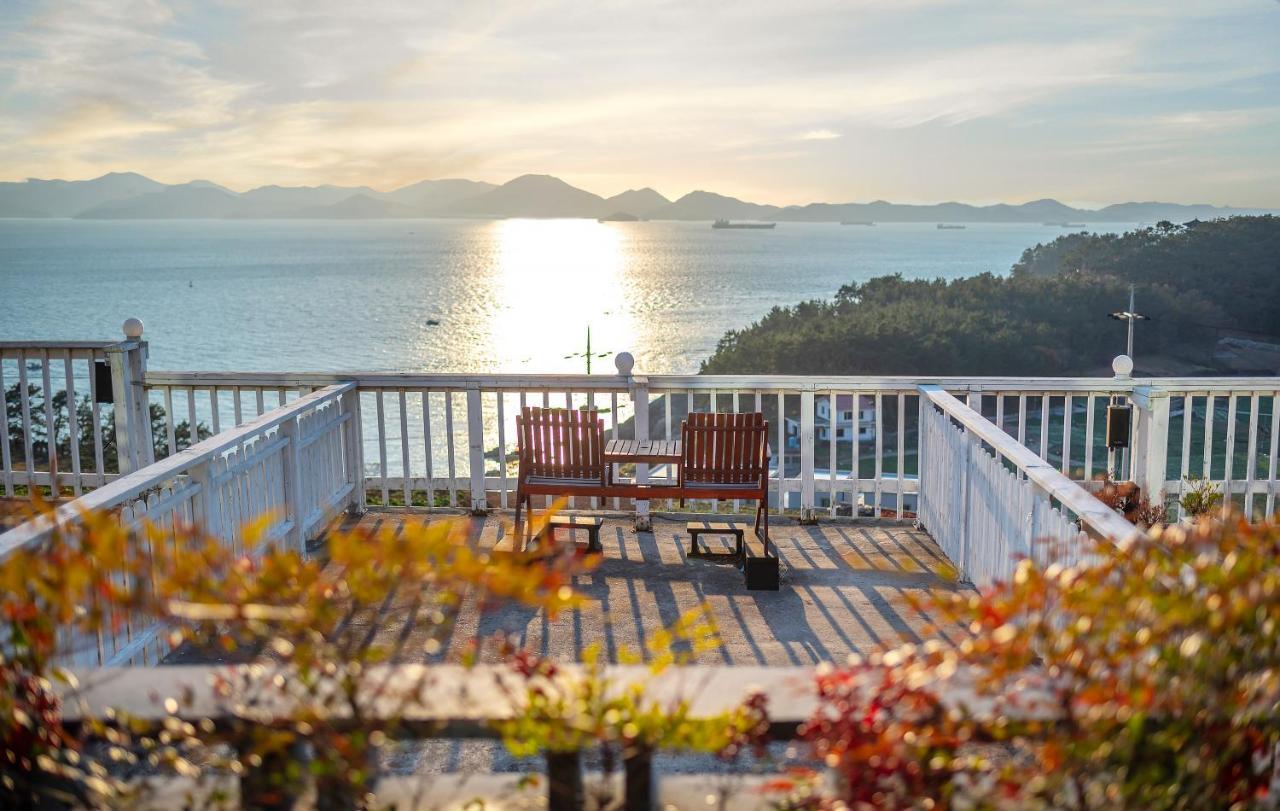 Namhae Whale'S Dream Villa Екстериор снимка