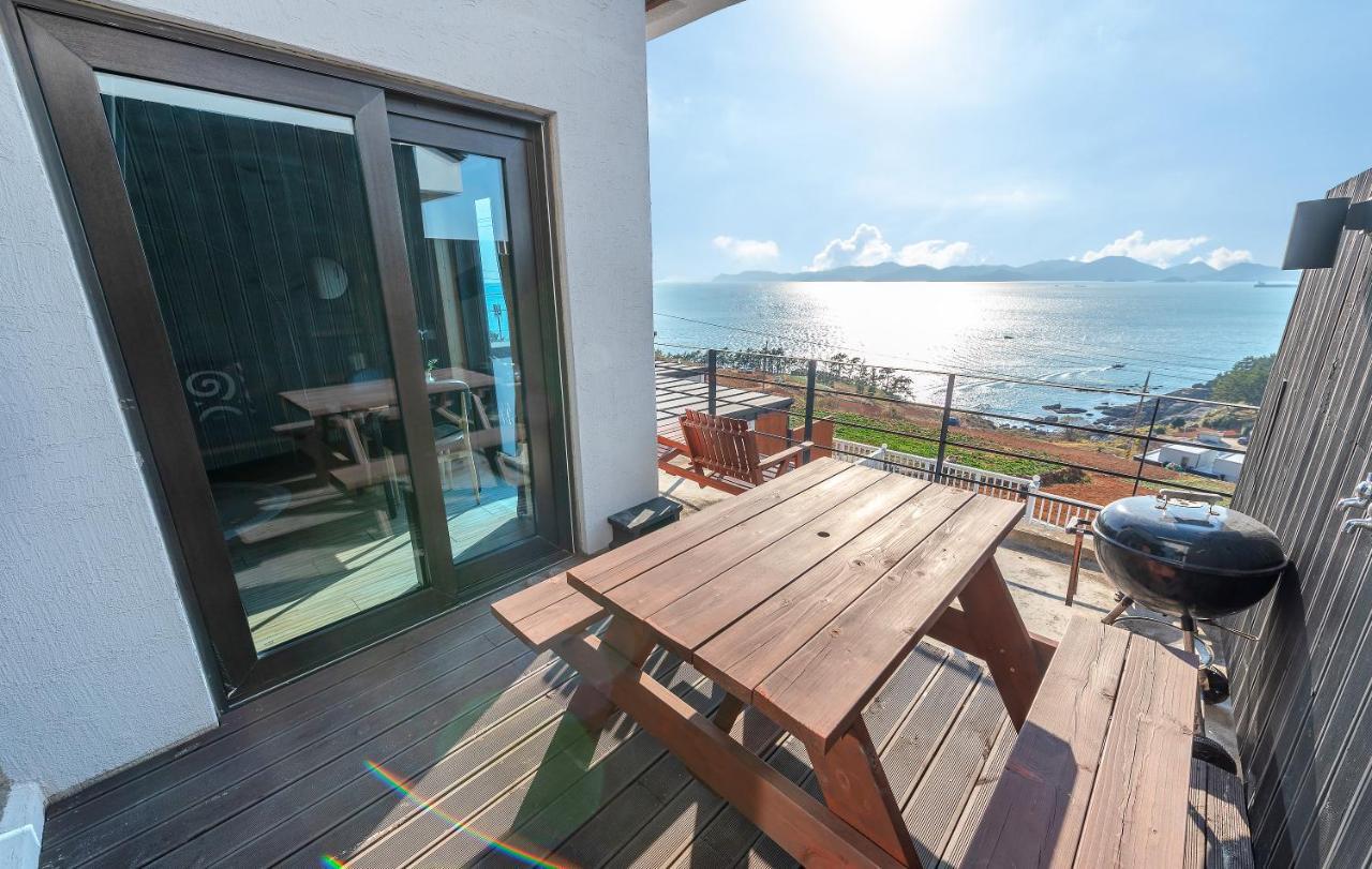 Namhae Whale'S Dream Villa Екстериор снимка