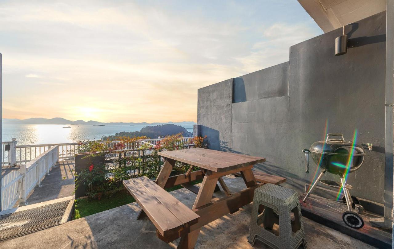 Namhae Whale'S Dream Villa Екстериор снимка