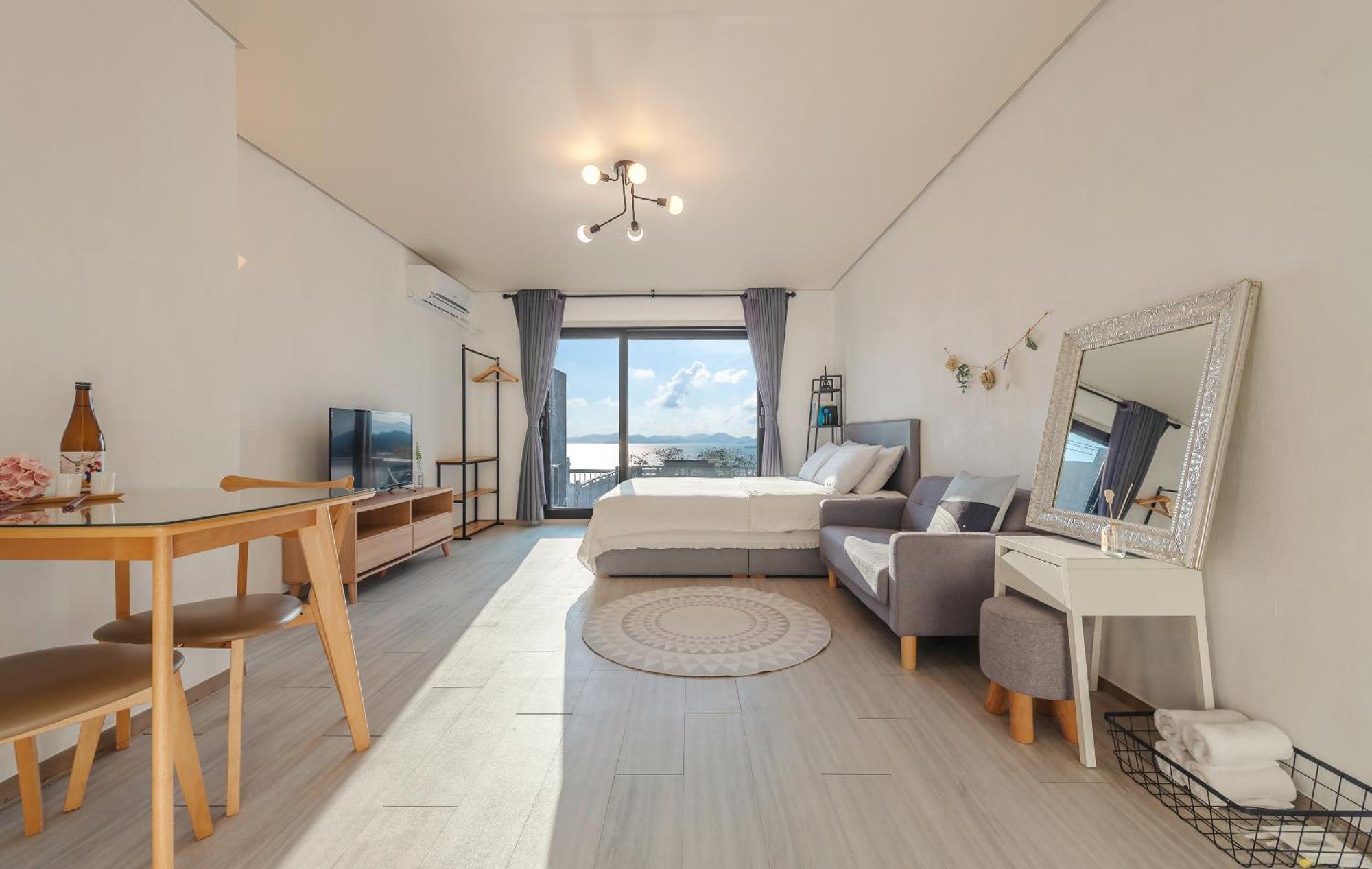 Namhae Whale'S Dream Villa Стая снимка