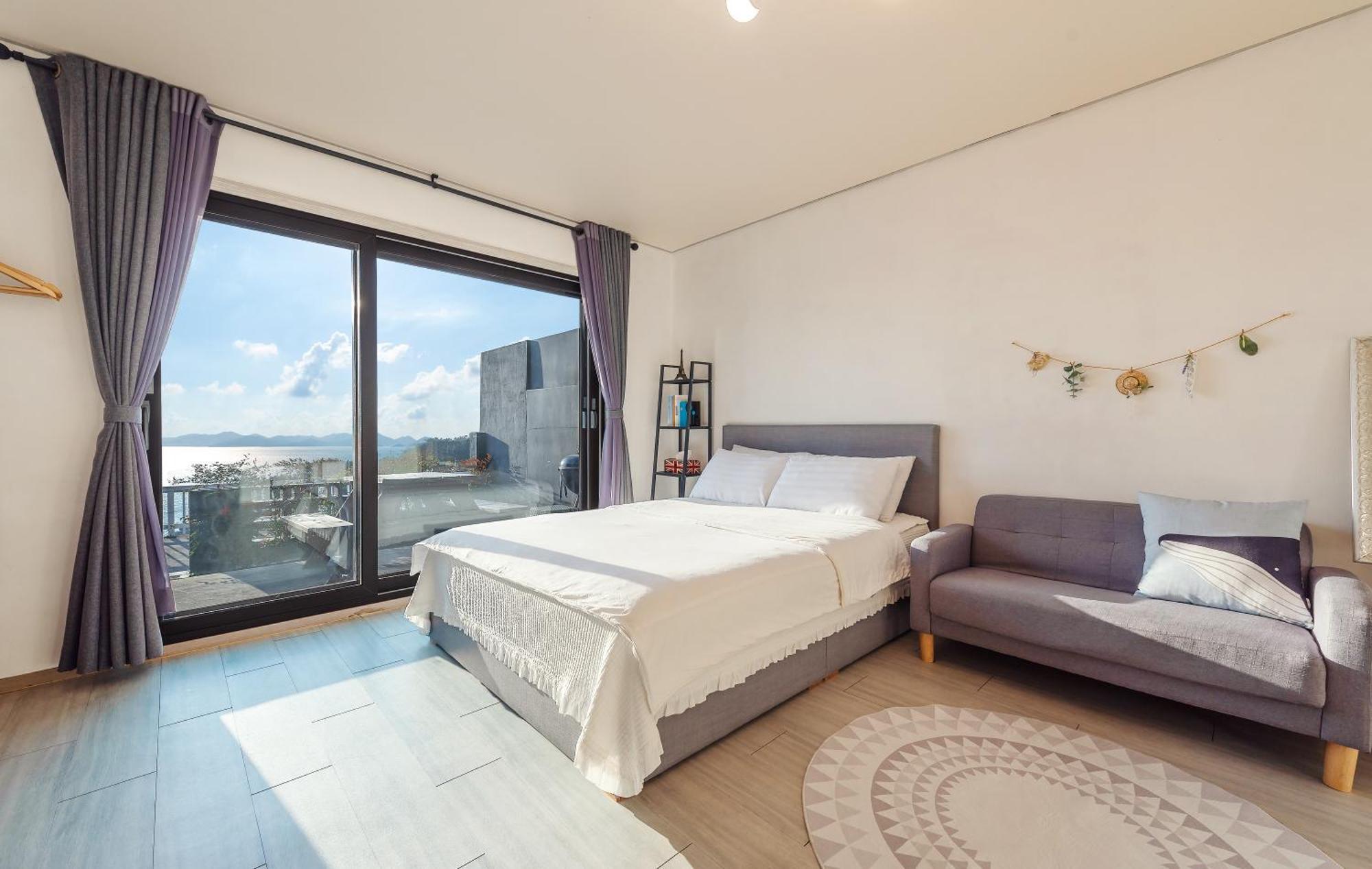 Namhae Whale'S Dream Villa Стая снимка