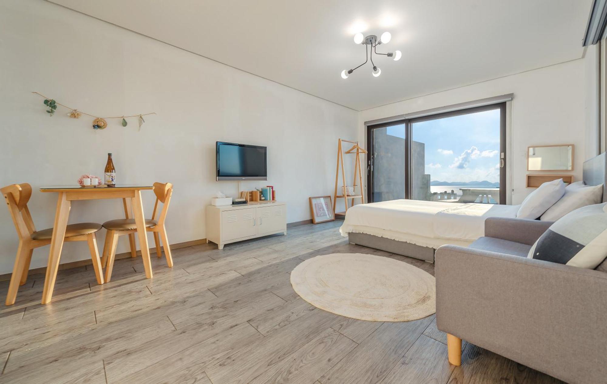 Namhae Whale'S Dream Villa Стая снимка