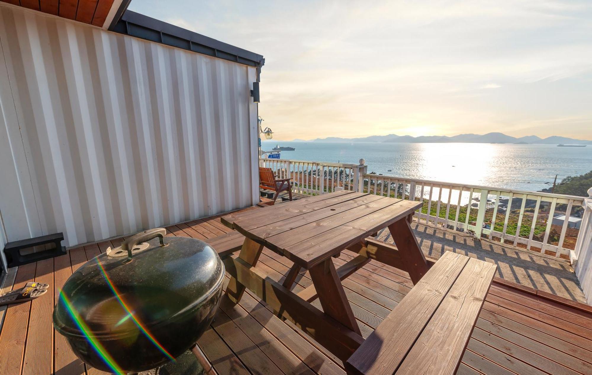 Namhae Whale'S Dream Villa Стая снимка