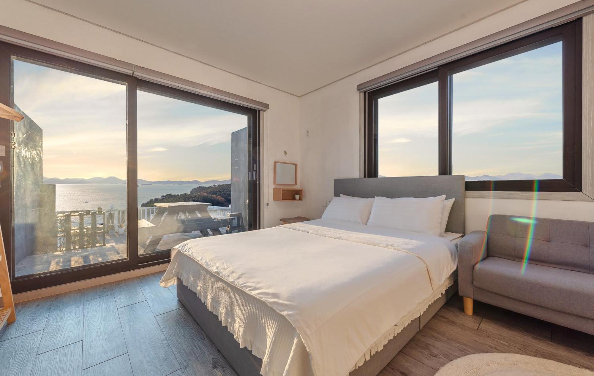 Namhae Whale'S Dream Villa Стая снимка