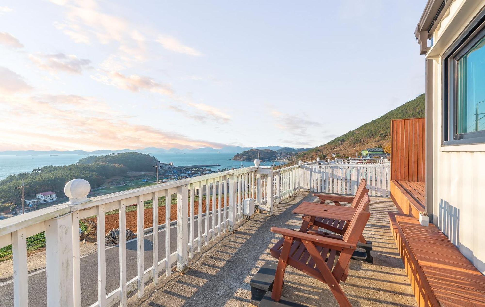 Namhae Whale'S Dream Villa Стая снимка