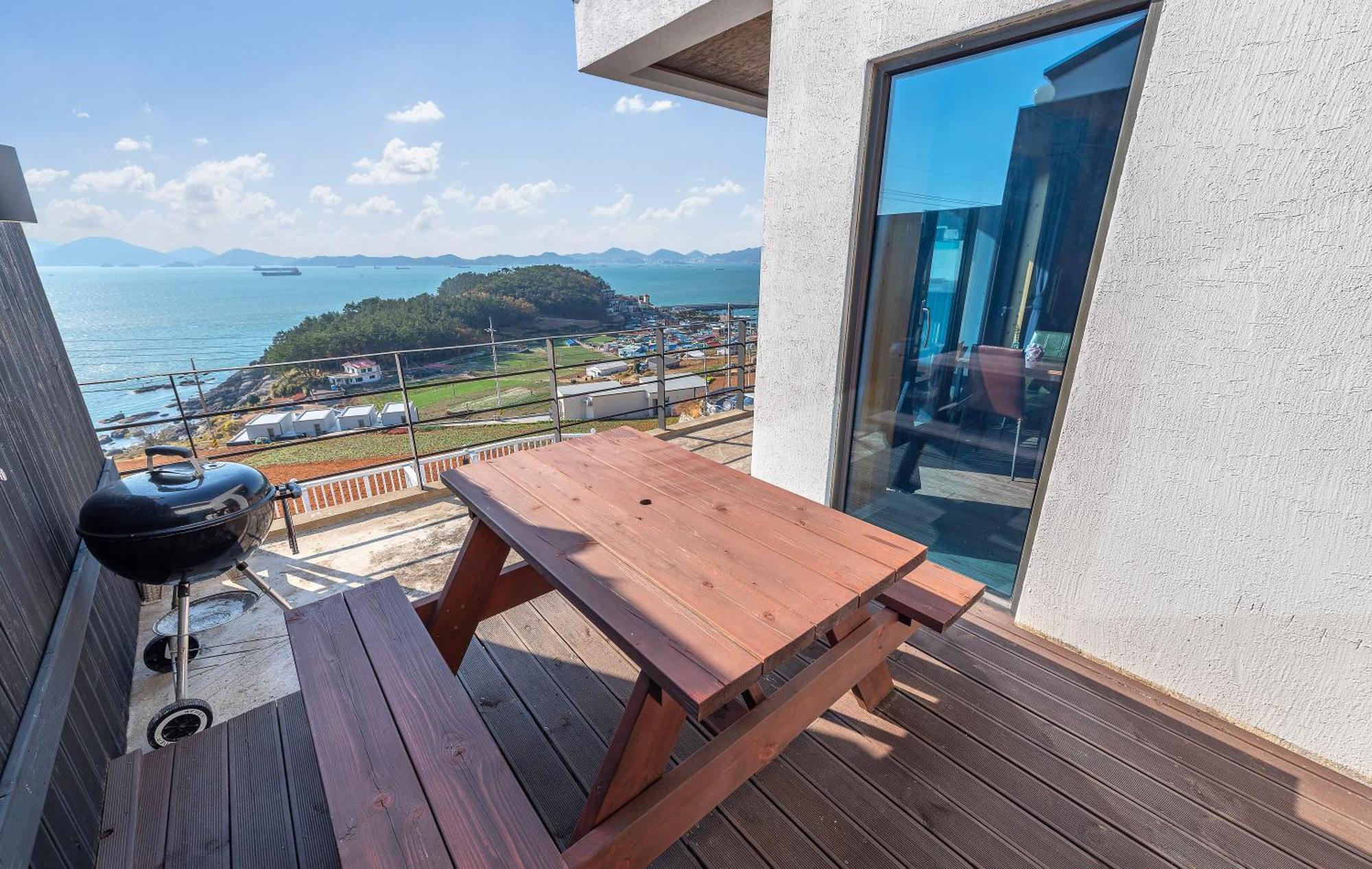 Namhae Whale'S Dream Villa Стая снимка