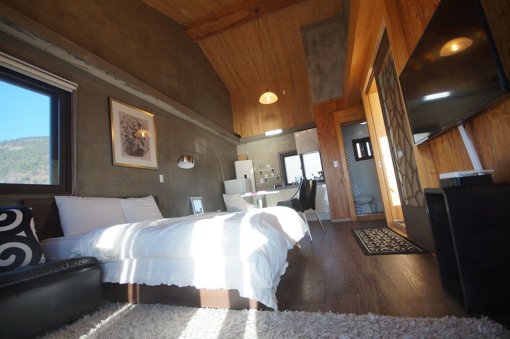 Namhae Whale'S Dream Villa Екстериор снимка