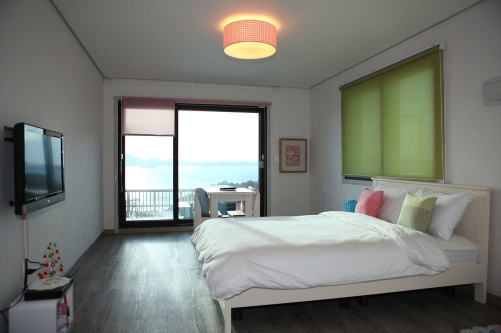 Namhae Whale'S Dream Villa Екстериор снимка