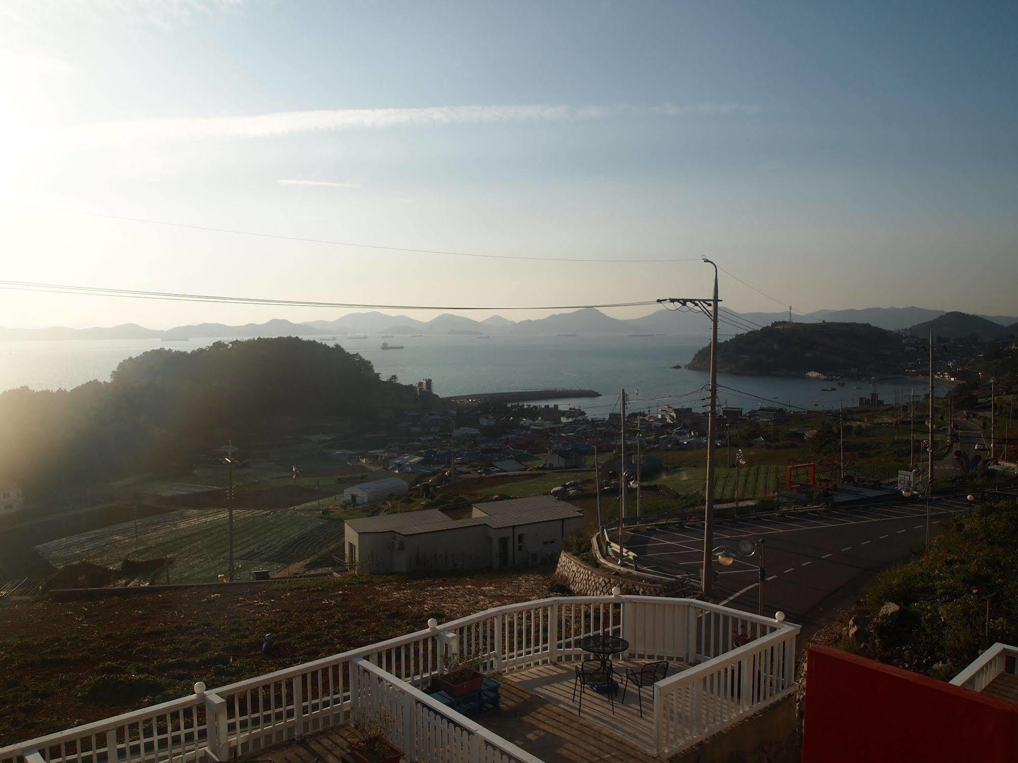 Namhae Whale'S Dream Villa Екстериор снимка