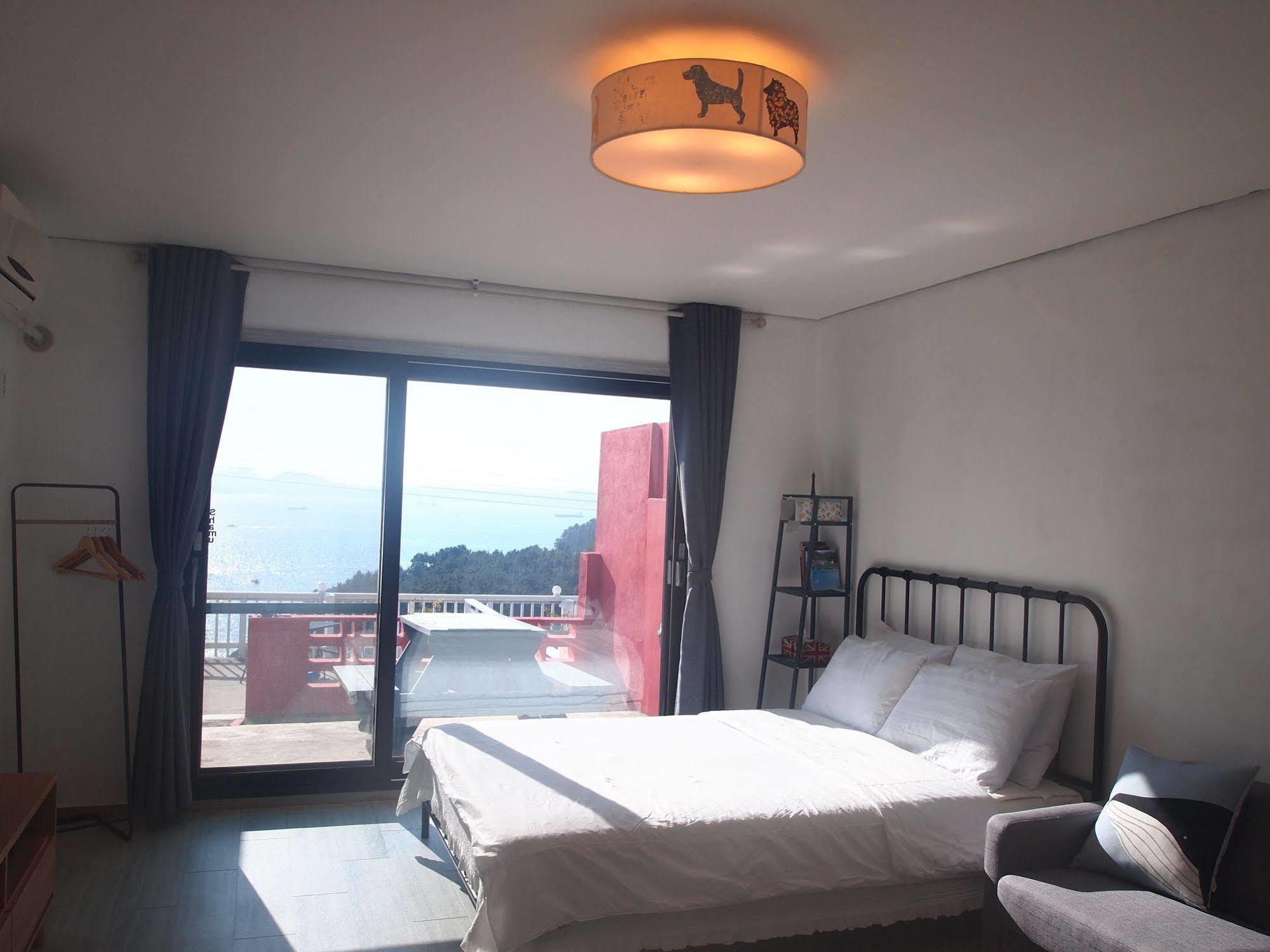 Namhae Whale'S Dream Villa Екстериор снимка