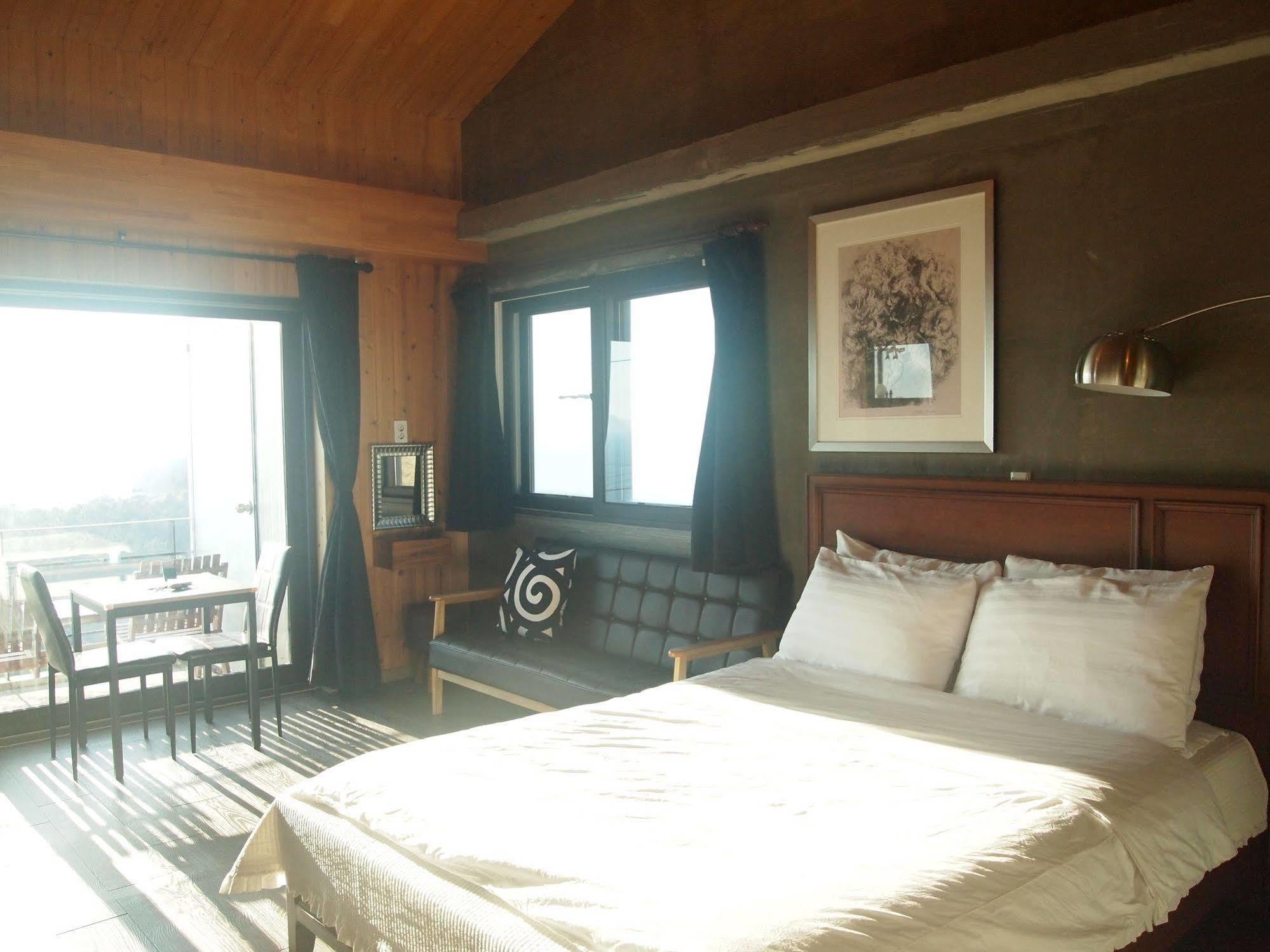 Namhae Whale'S Dream Villa Екстериор снимка